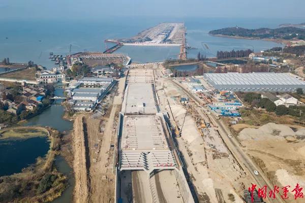 “三重六層”防水施工方案，確保國內(nèi)在建Z長湖底隧道滴水不漏